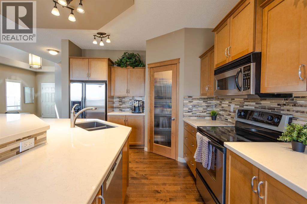 74 Valley Crest Rise NW, Calgary, Alberta  T3B 5Y9 - Photo 8 - A2305954