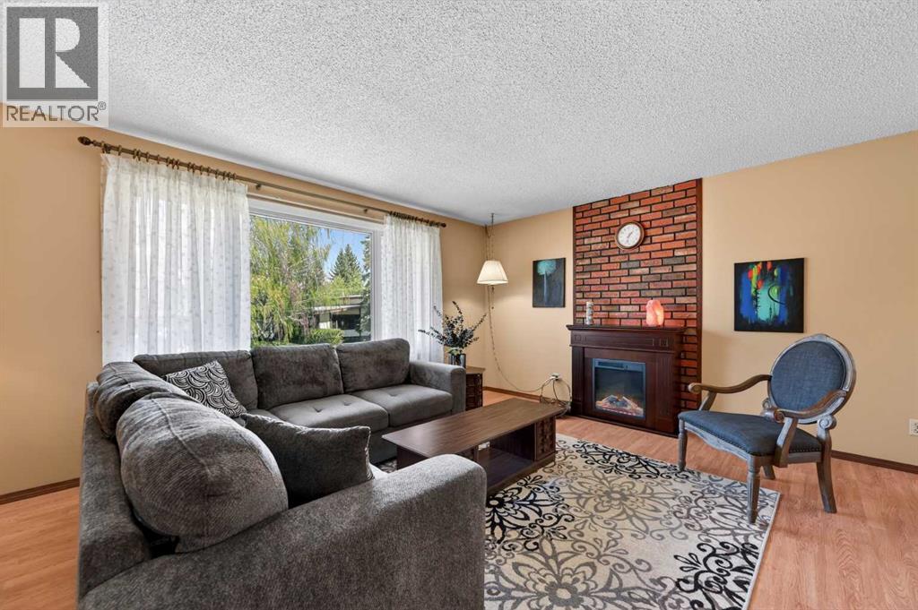 3139 Oakwood Drive SW, Calgary, Alberta  T2V 0K2 - Photo 3 - A2311984