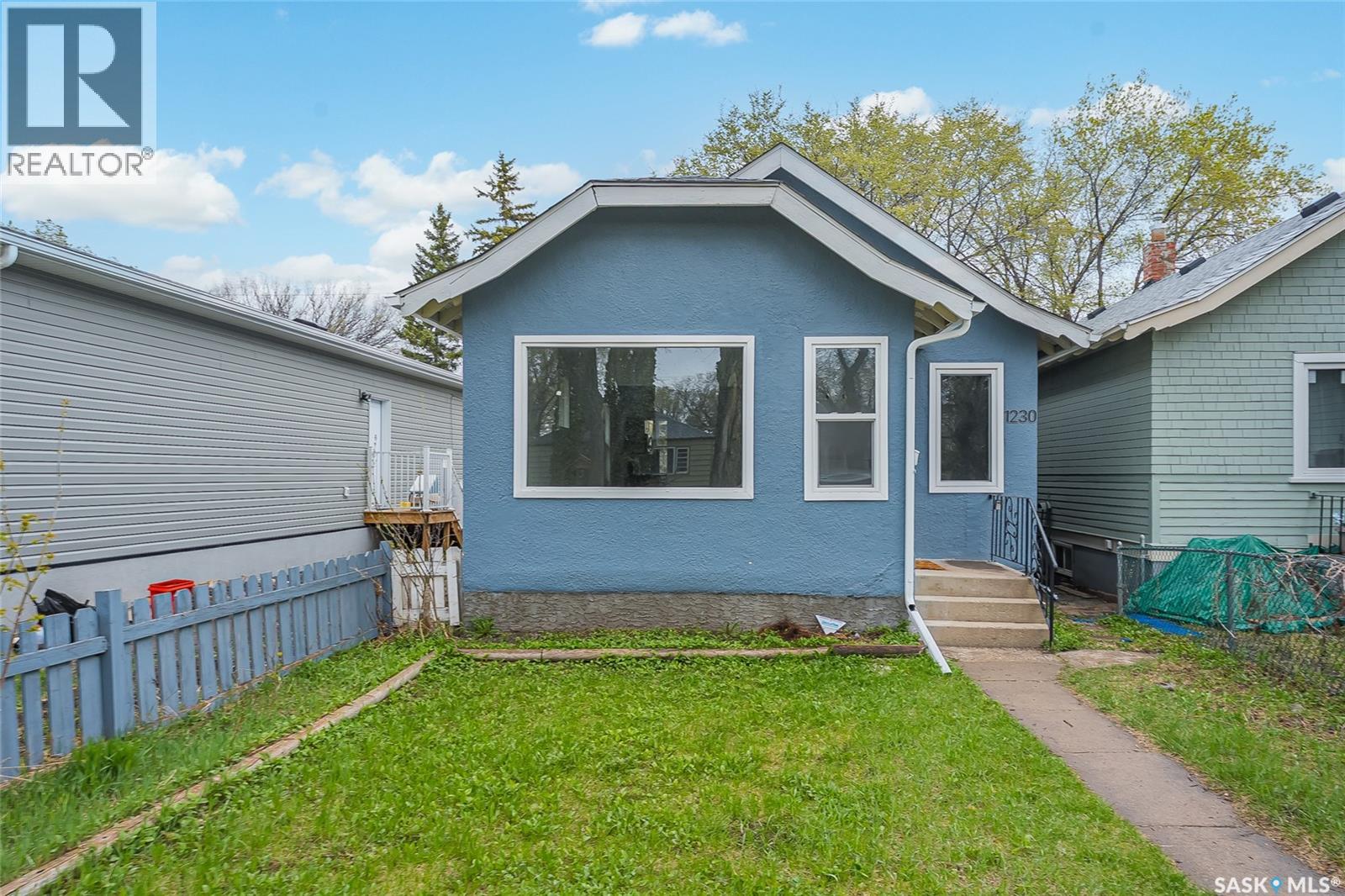 1230 E Avenue N, Saskatoon, Saskatchewan  S7L 1T4 - Photo 2 - SK036824