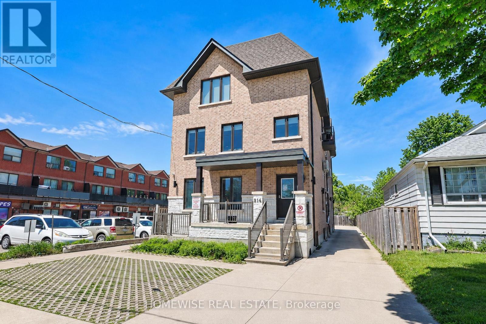 101 - 814 Glencairn Avenue, Toronto, Ontario  M6B 2A3 - Photo 2 - W12826192