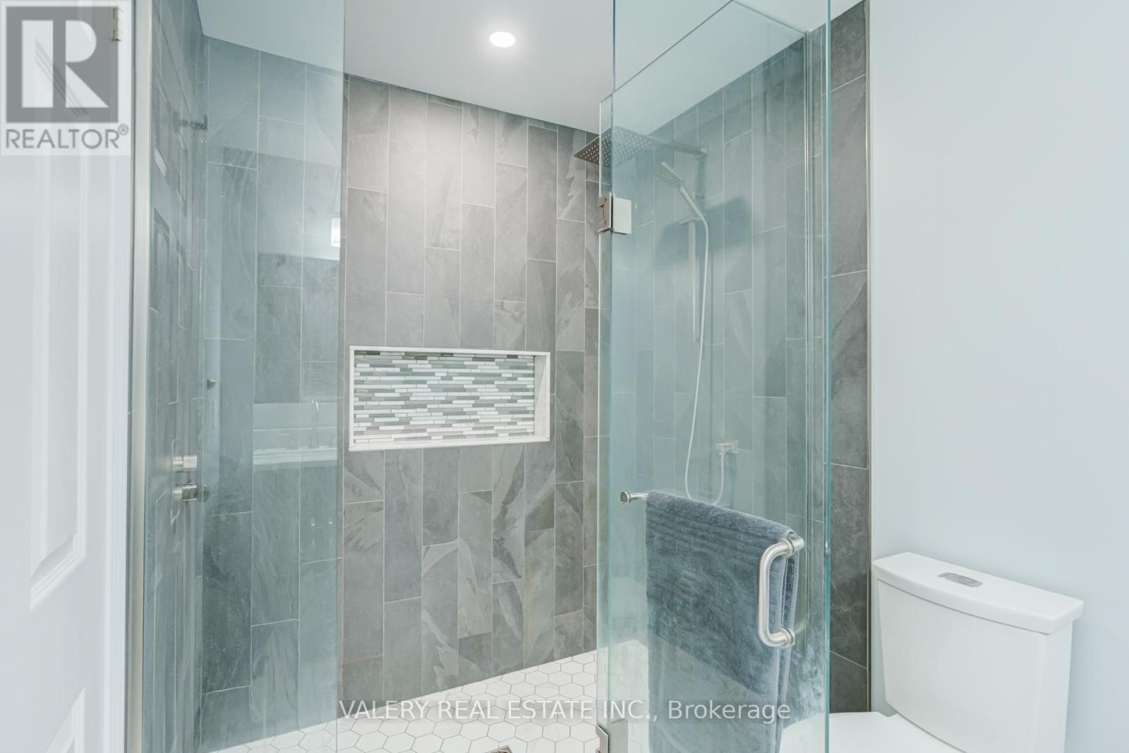 580 Legresley Lane, Newmarket, Ontario  L3Y 8R8 - Photo 15 - N13128102