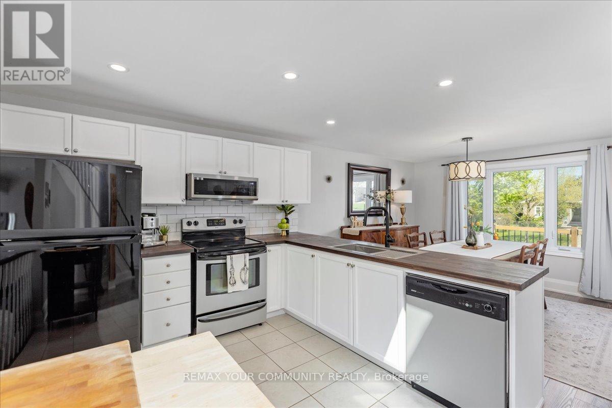 13 Waddington Crescent, Barrie, Ontario  L4N 8C8 - Photo 12 - S13160442