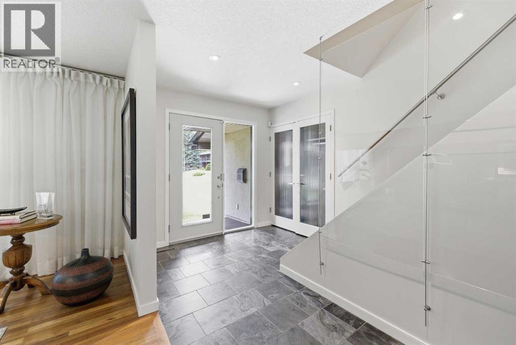 12 Varsville Place NW, Calgary, Alberta  T3A 0A8 - Photo 5 - A2296122