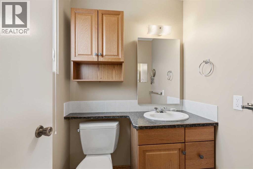 404 Canterbury Drive SW, Calgary, Alberta  T2W 1J2 - Photo 17 - A2312162