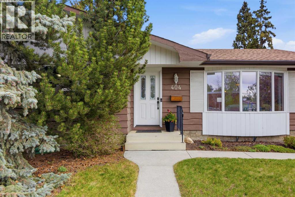 404 Canterbury Drive SW, Calgary, Alberta  T2W 1J2 - Photo 3 - A2312162