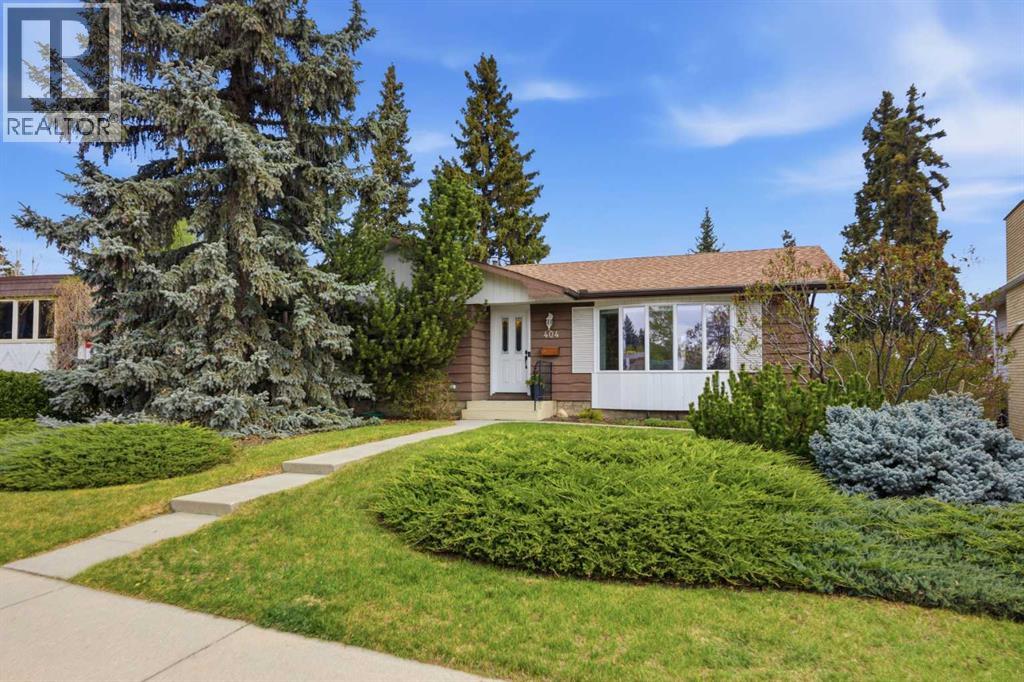 404 Canterbury Drive SW, Calgary, Alberta  T2W 1J2 - Photo 2 - A2312162