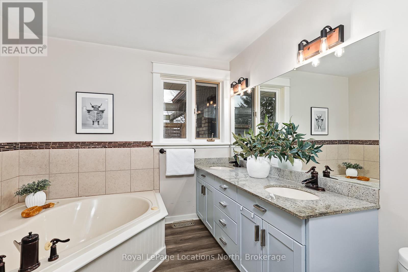 15 Blackburn Avenue, Clearview, Ontario  L0M 1P0 - Photo 16 - S12930724