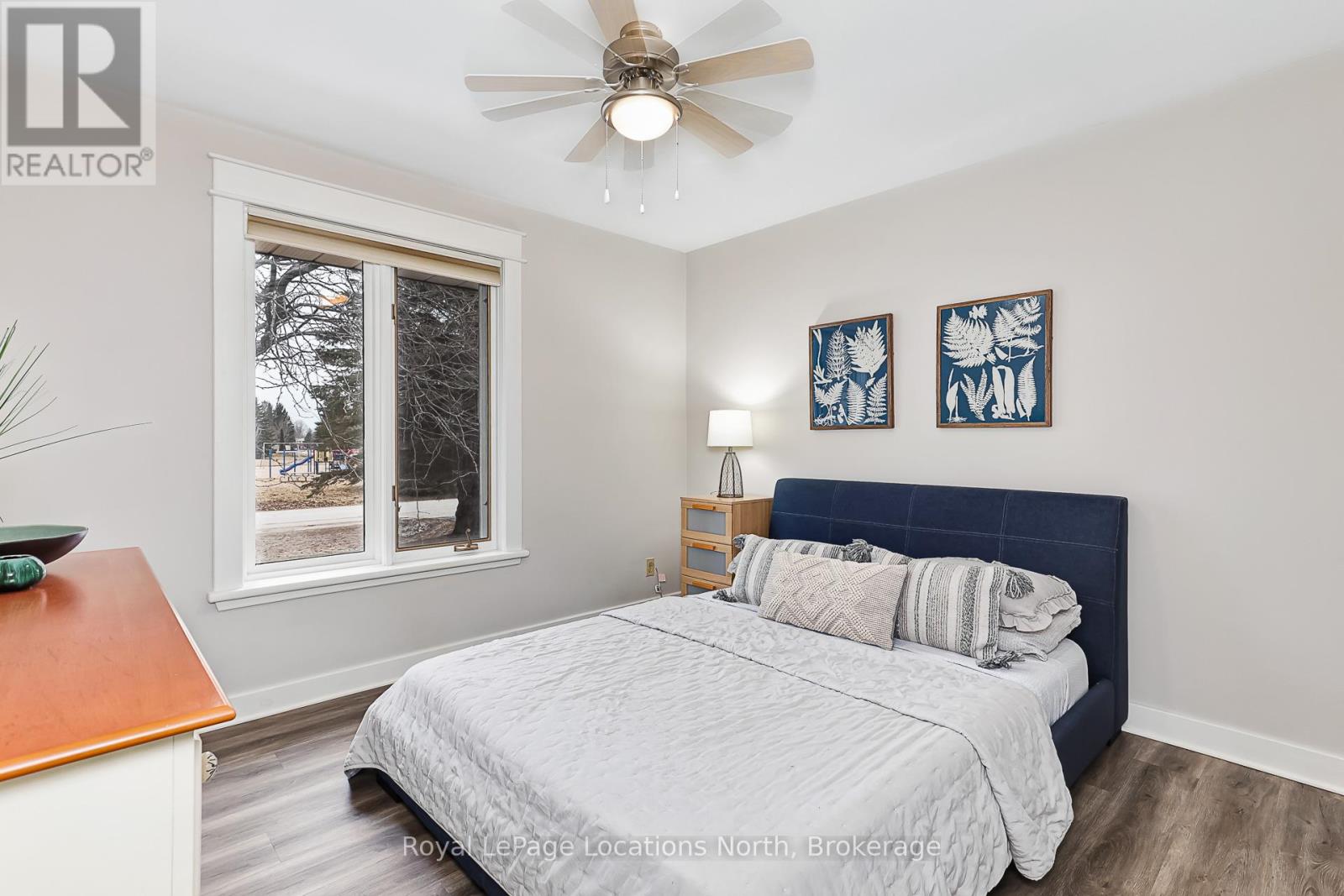15 Blackburn Avenue, Clearview, Ontario  L0M 1P0 - Photo 21 - S12930724