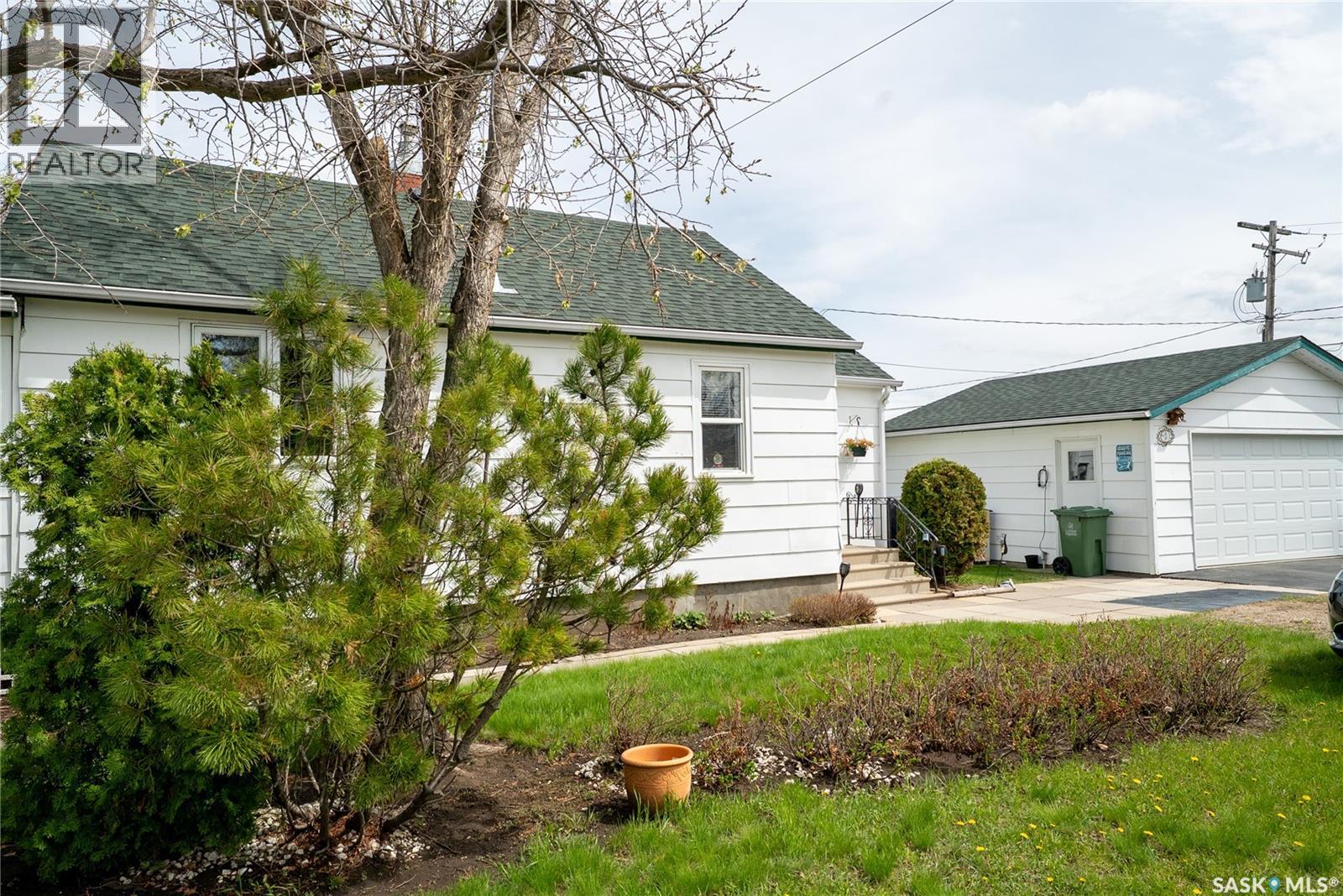 300 Carson STREET, Dundurn, Saskatchewan
