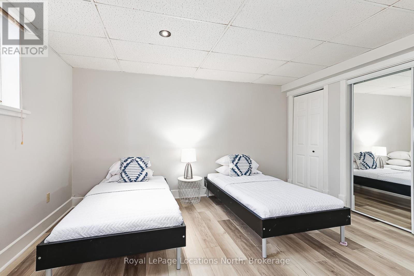 15 Blackburn Avenue, Clearview, Ontario  L0M 1P0 - Photo 35 - S12930724