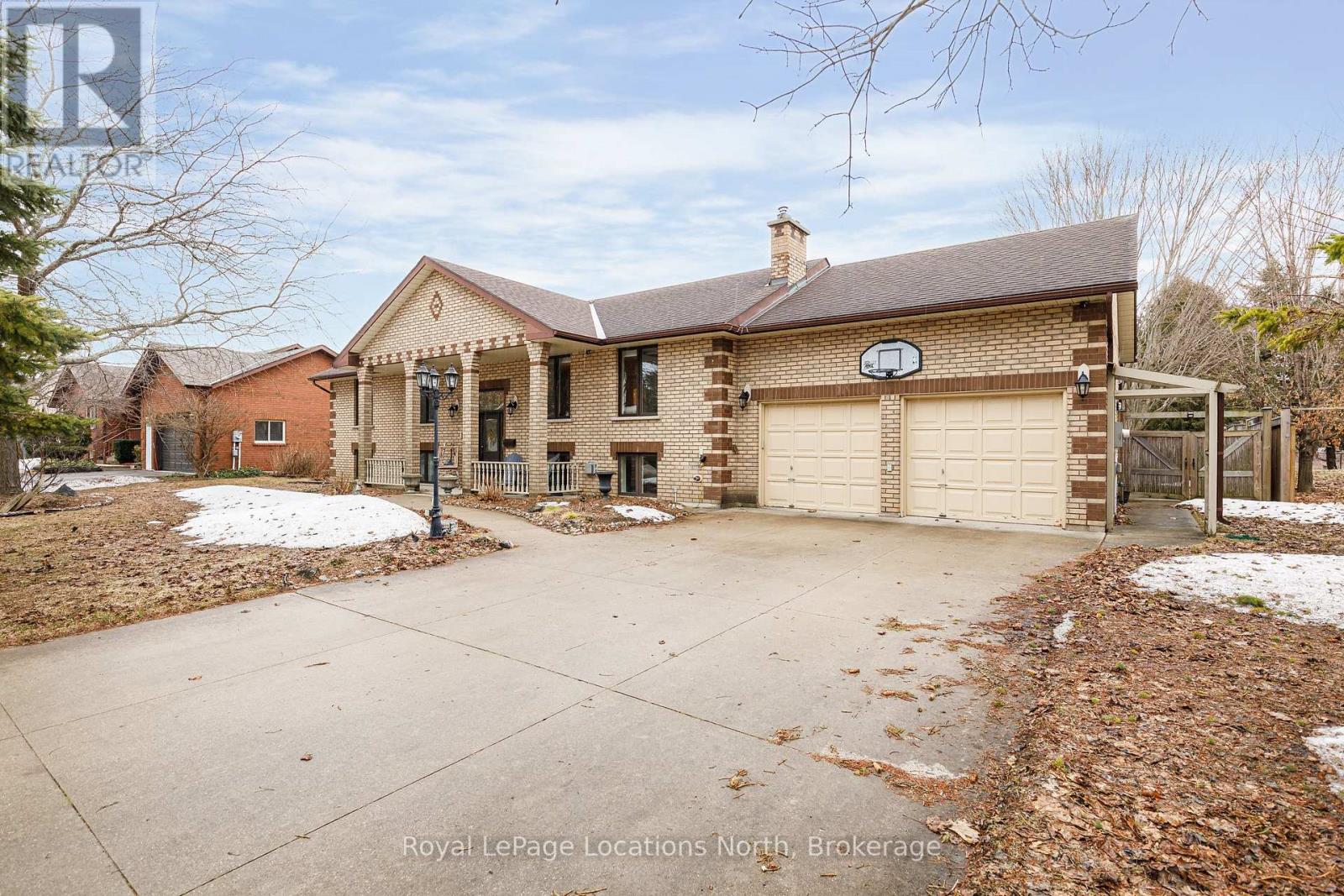 15 Blackburn Avenue, Clearview, Ontario  L0M 1P0 - Photo 37 - S12930724