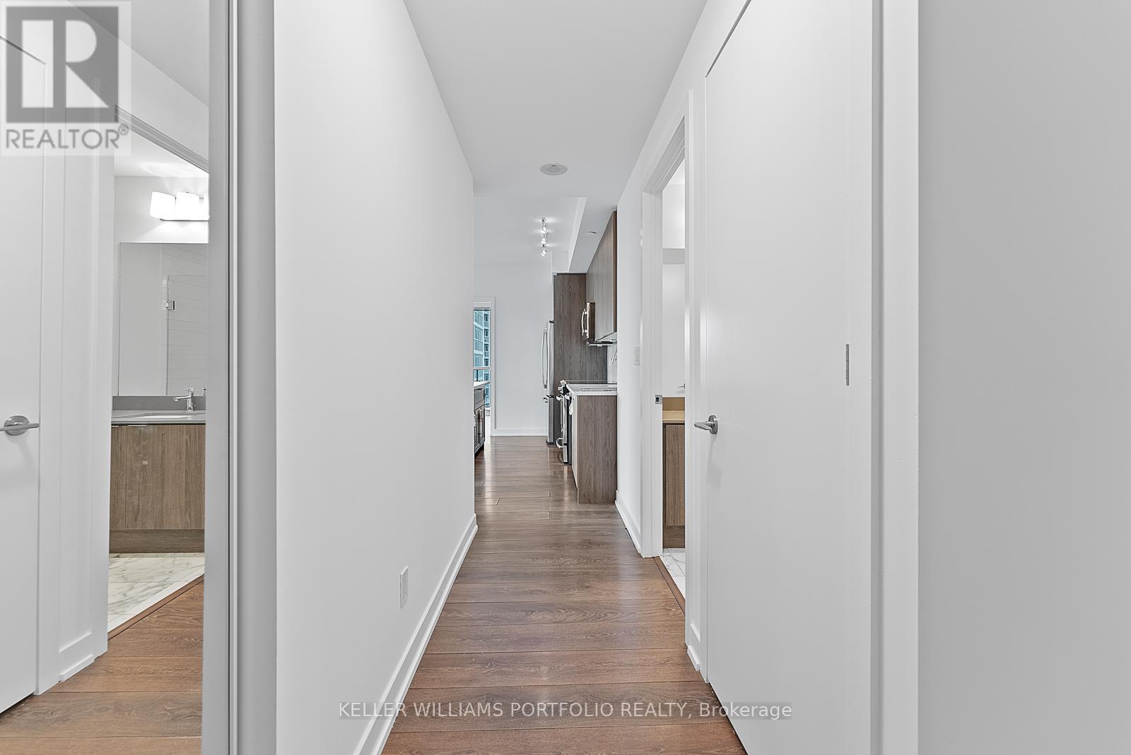 1009 - 50 Bruyeres Mews, Toronto, Ontario  M5V 0H8 - Photo 4 - C13160784