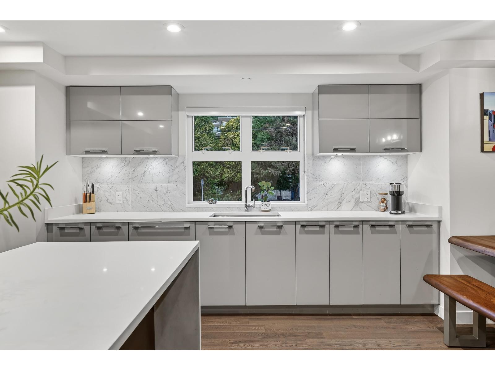 205 1160 Oxford Street, Surrey, British Columbia  V4B 0B3 - Photo 4 - R3126659