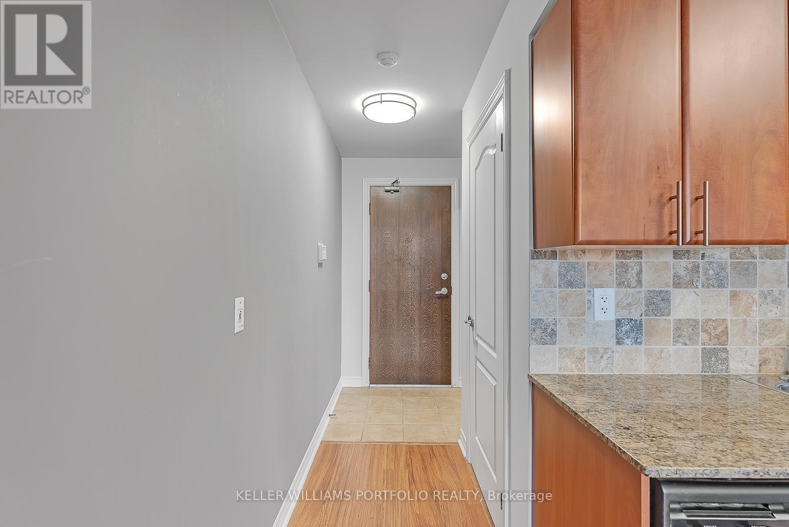 1417 - 15 North Park Road, Vaughan (Beverley Glen), Ontario  L4J 0A1 - Photo 5 - N13160678