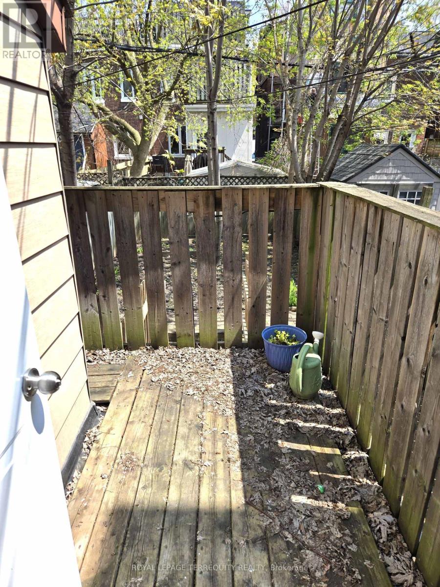 #2 - 1037 Bathurst Street, Toronto, Ontario M5R 3G8 - Photo 10 - C12929126