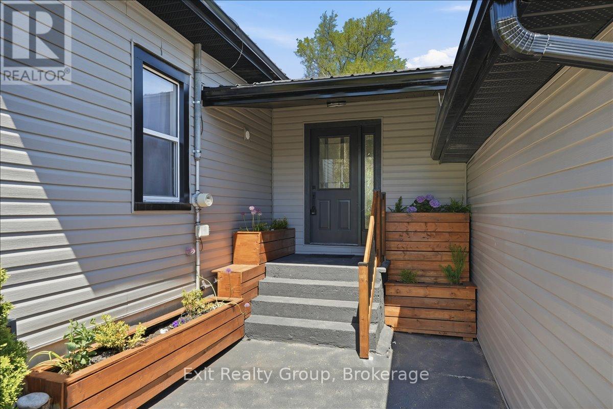 24 Wilkins Street, Belleville (Thurlow Ward), Ontario  K8P 1P1 - Photo 2 - X13161228