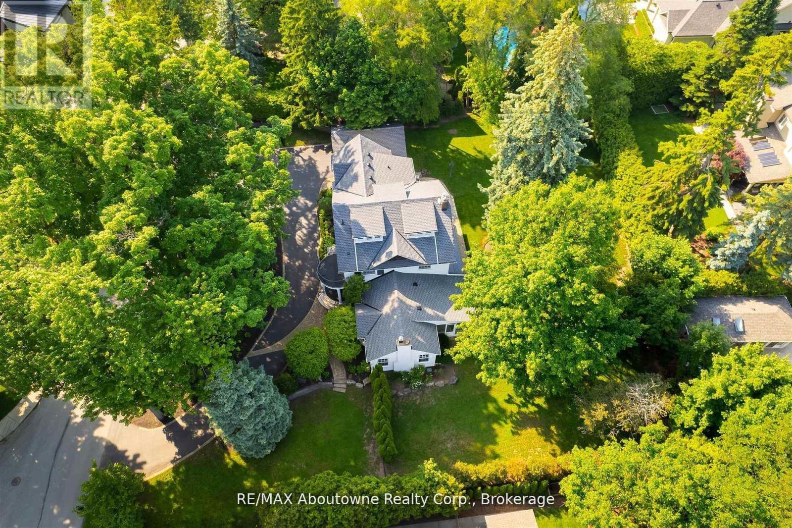 317 Gloucester Avenue, Oakville, Ontario  L6J 3W8 - Photo 2 - W13160262