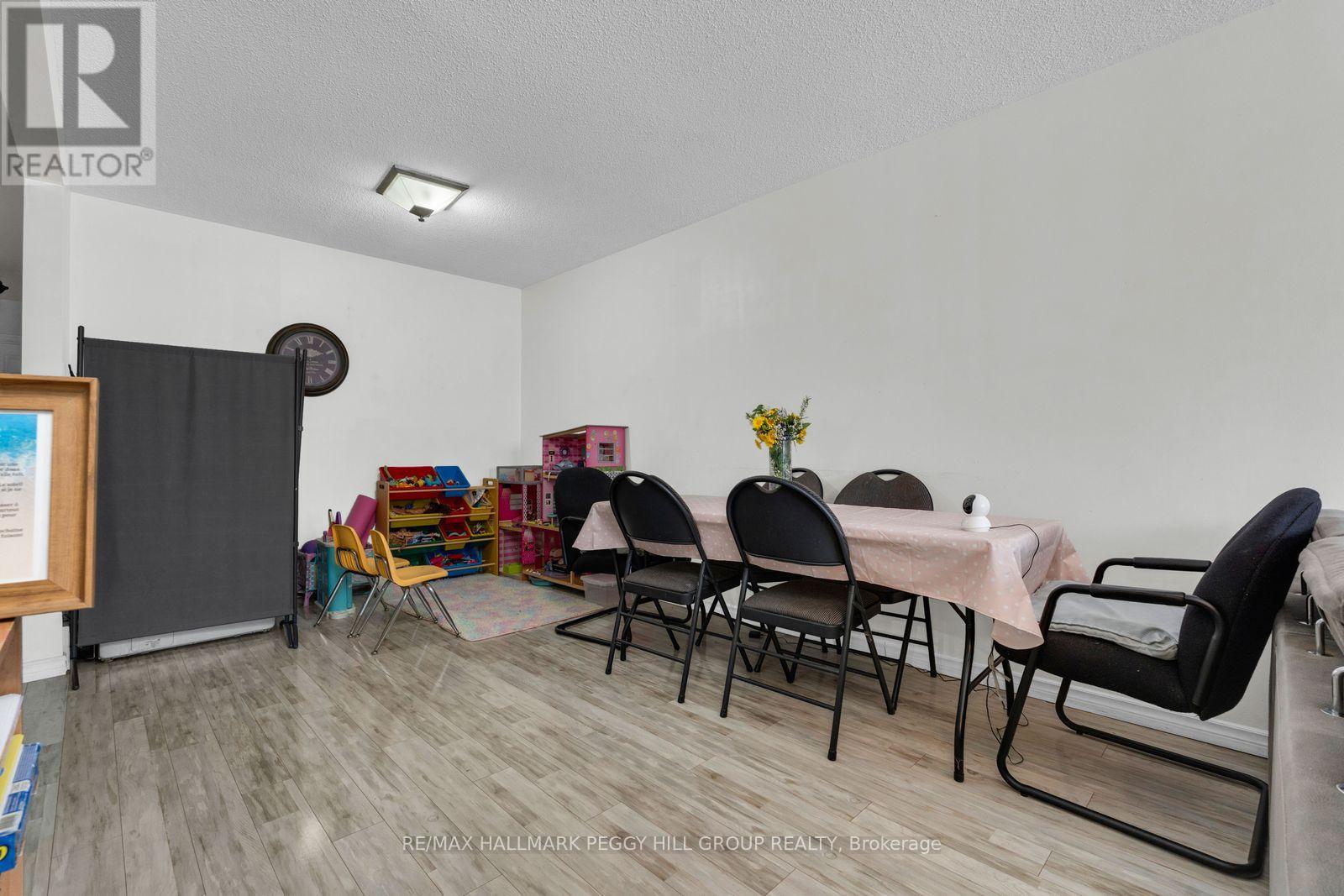 Upper - 53 Sanford Street, Barrie, Ontario  L4N 3C3 - Photo 4 - S13160766