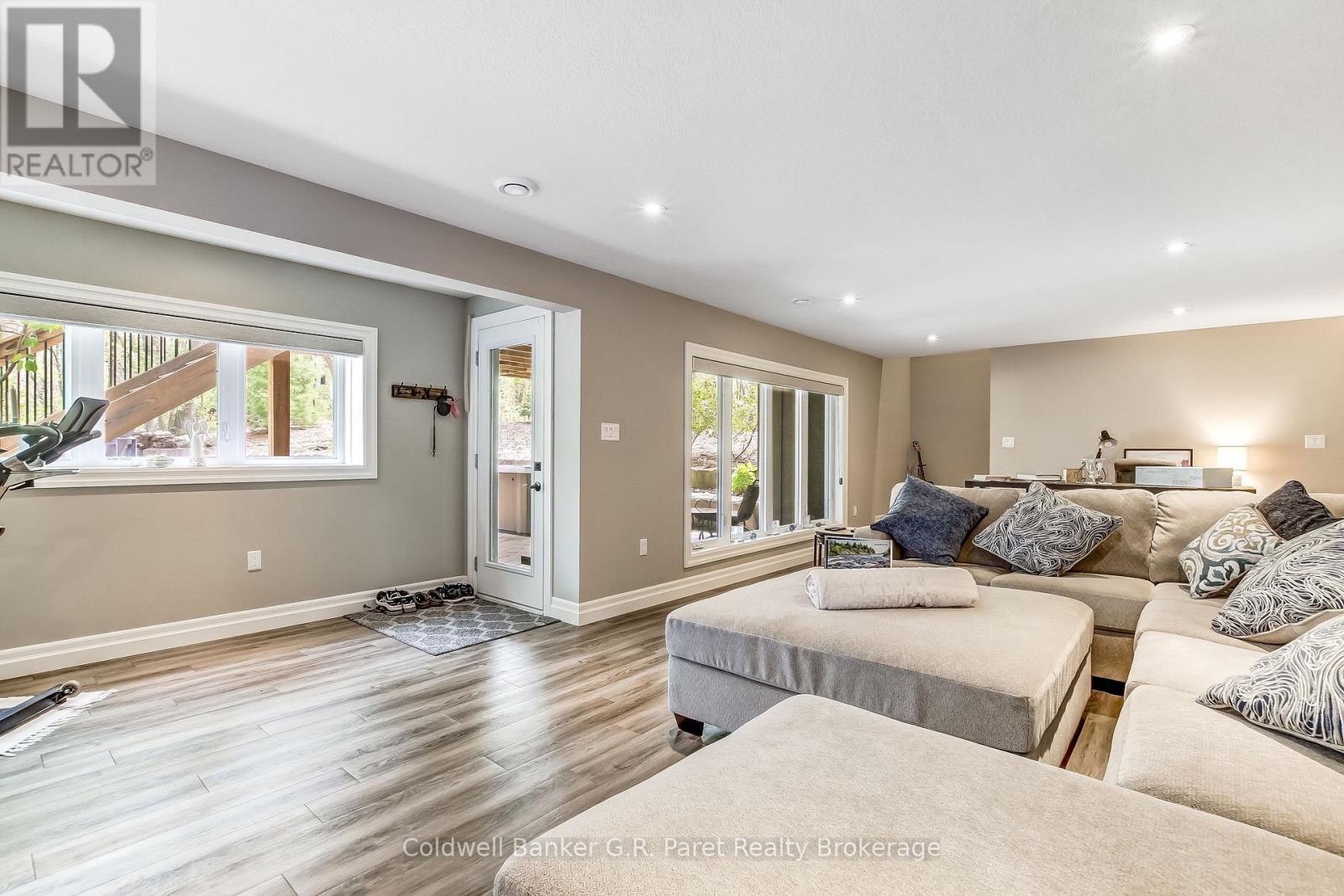 10151 Pinery Bluffs Road, Lambton Shores, Ontario  N0M 1T0 - Photo 29 - X12826354