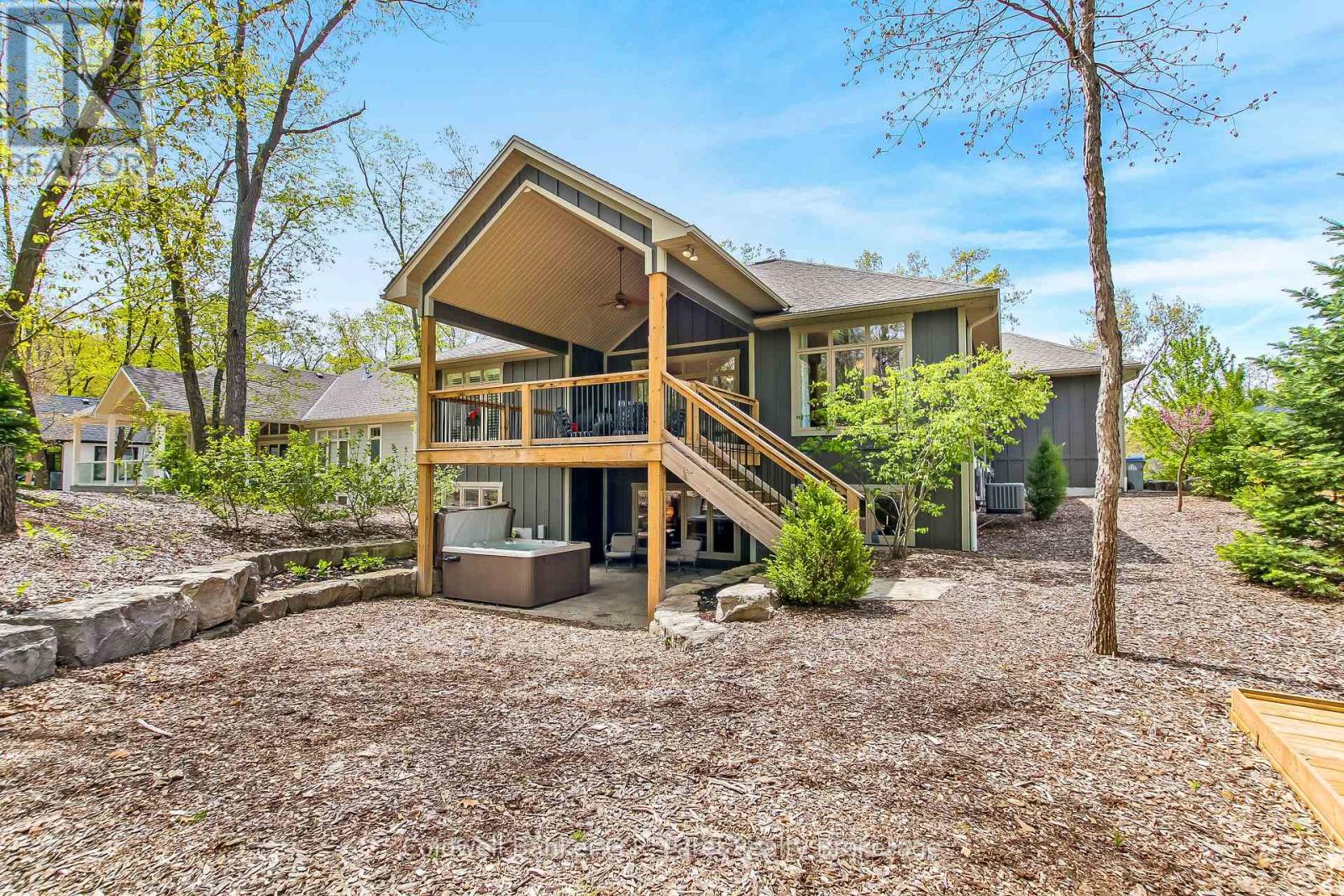 10151 Pinery Bluffs Road, Lambton Shores, Ontario  N0M 1T0 - Photo 38 - X12826354