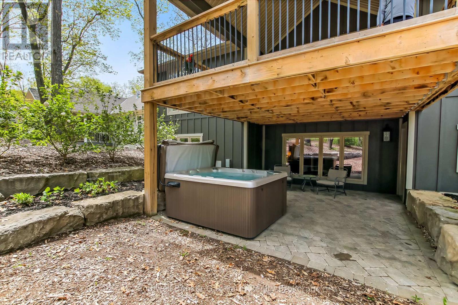 10151 Pinery Bluffs Road, Lambton Shores, Ontario  N0M 1T0 - Photo 39 - X12826354