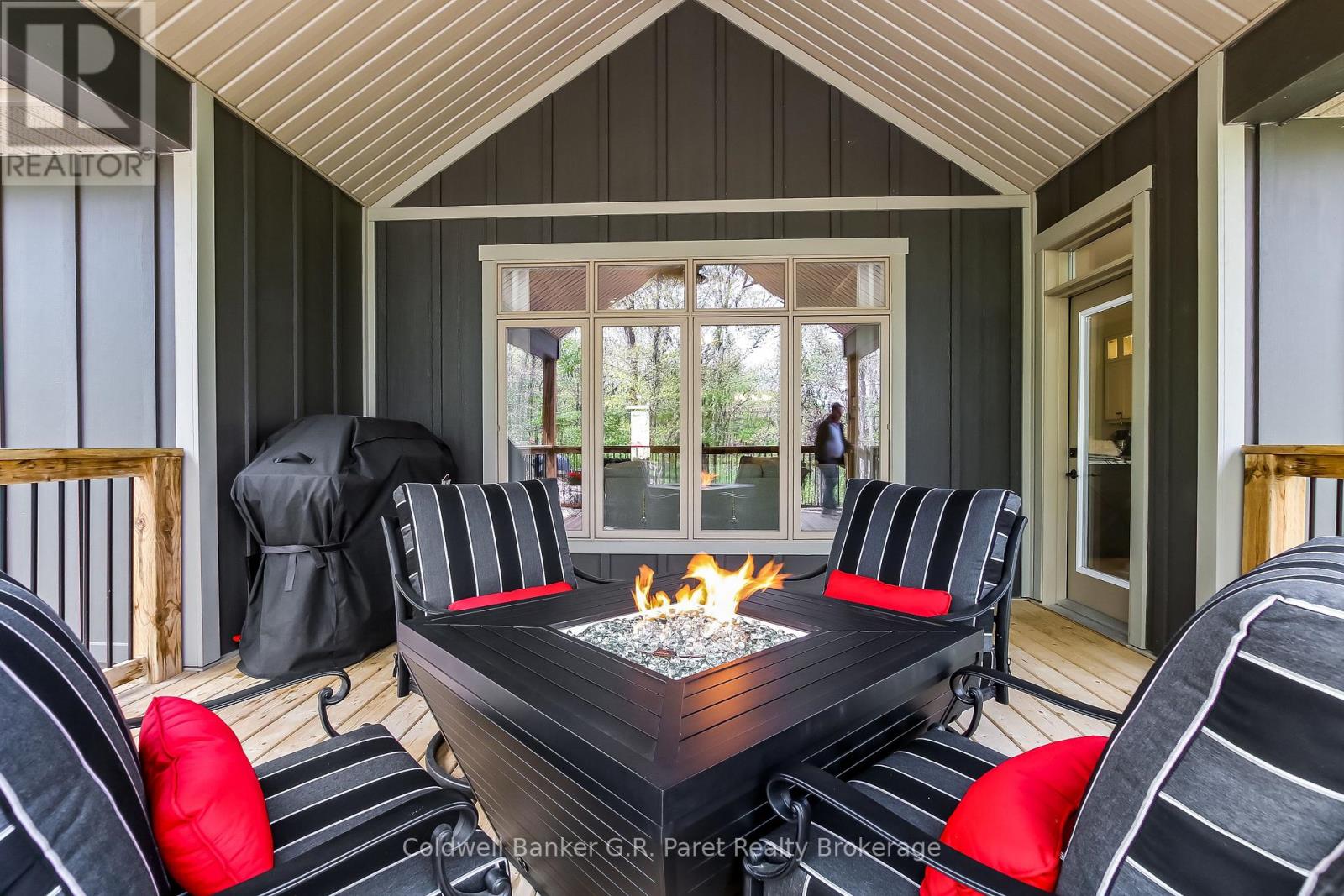 10151 Pinery Bluffs Road, Lambton Shores, Ontario  N0M 1T0 - Photo 44 - X12826354