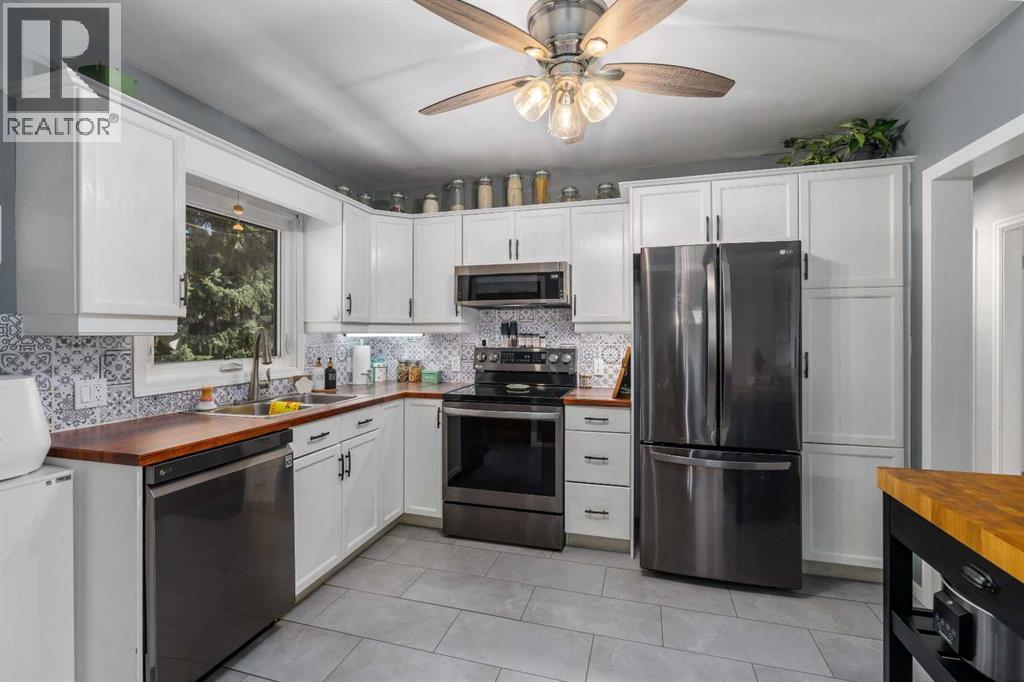 304 Blackthorn Road NW, Calgary, Alberta  T2K 3S3 - Photo 9 - A2313694