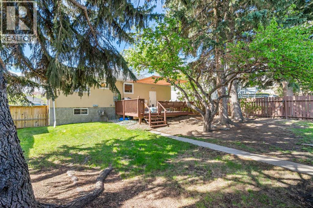 304 Blackthorn Road NW, Calgary, Alberta  T2K 3S3 - Photo 28 - A2313694
