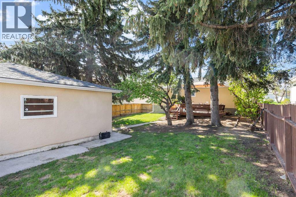 304 Blackthorn Road NW, Calgary, Alberta  T2K 3S3 - Photo 29 - A2313694