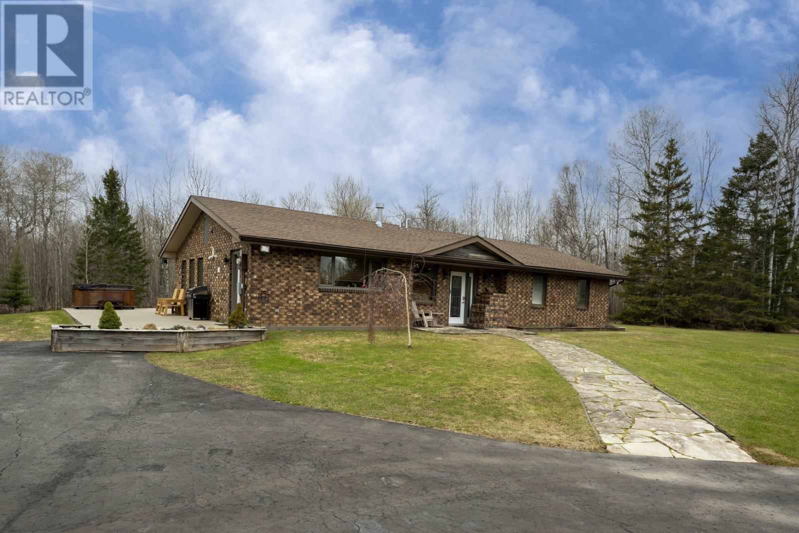 421 Pole Line Rd, Oliver/paipoonge, Ontario  P7C 5M9 - Photo 2 - TB2600998