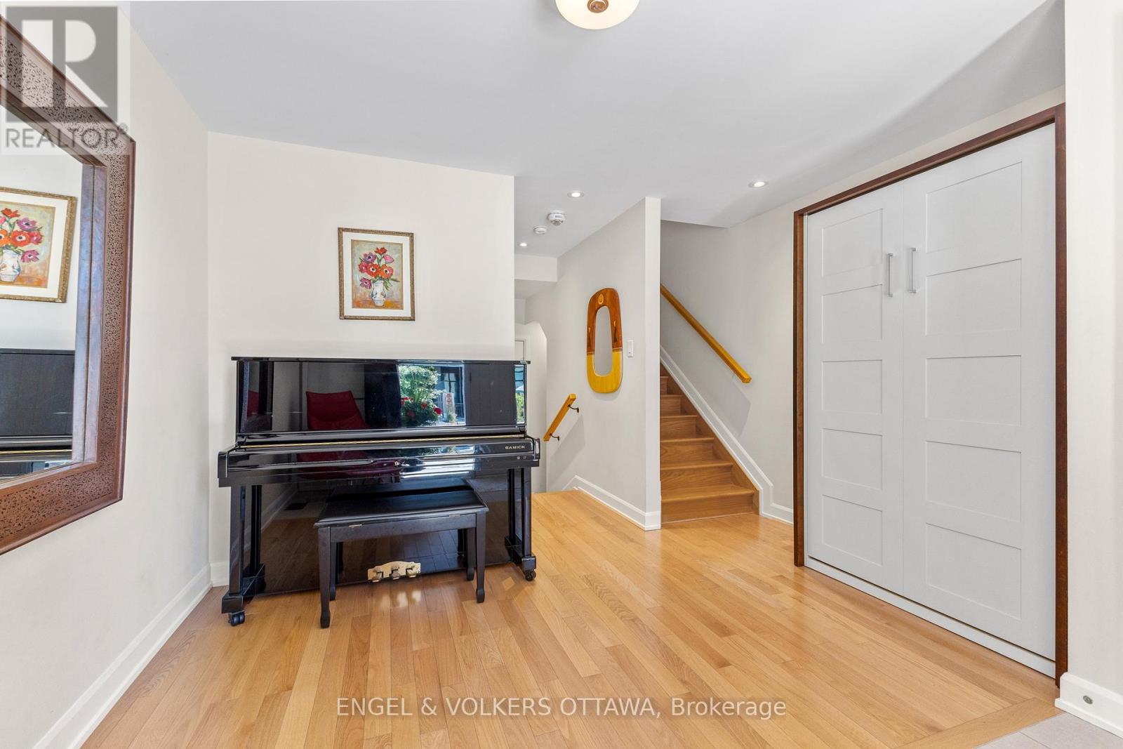 537 De Mazenod Avenue, Ottawa, Ontario  K1S 5H3 - Photo 3 - X13161062