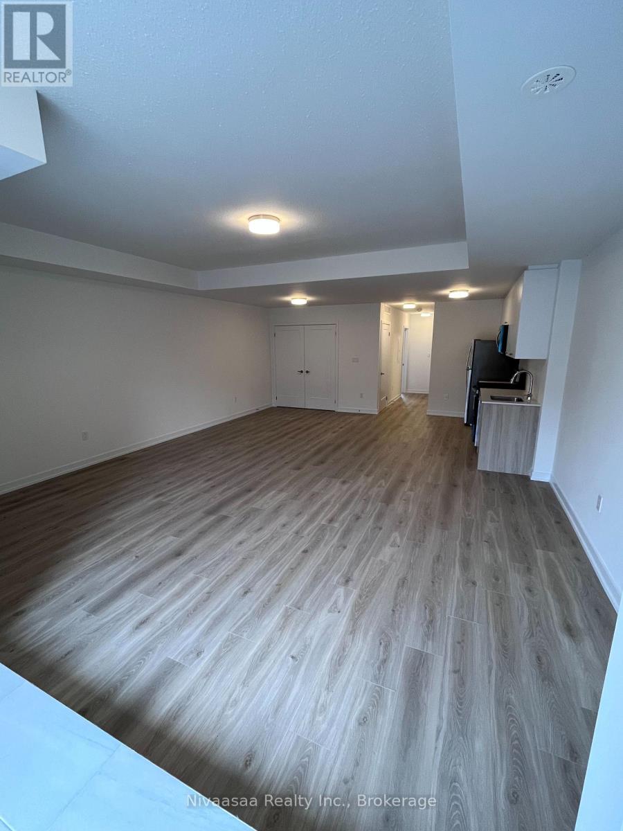 Q16 - 25 Palace Street, Kitchener, Ontario  N2E 0L2 - Photo 3 - X13161194