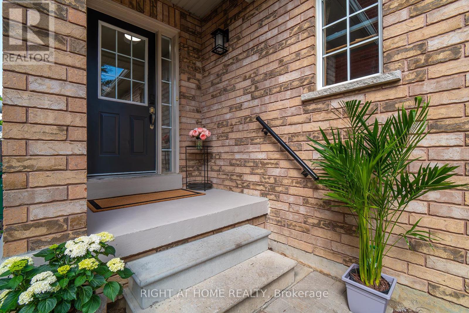 18 Frank Johnston Road, Caledon, Ontario  L7E 2L4 - Photo 6 - W13160710