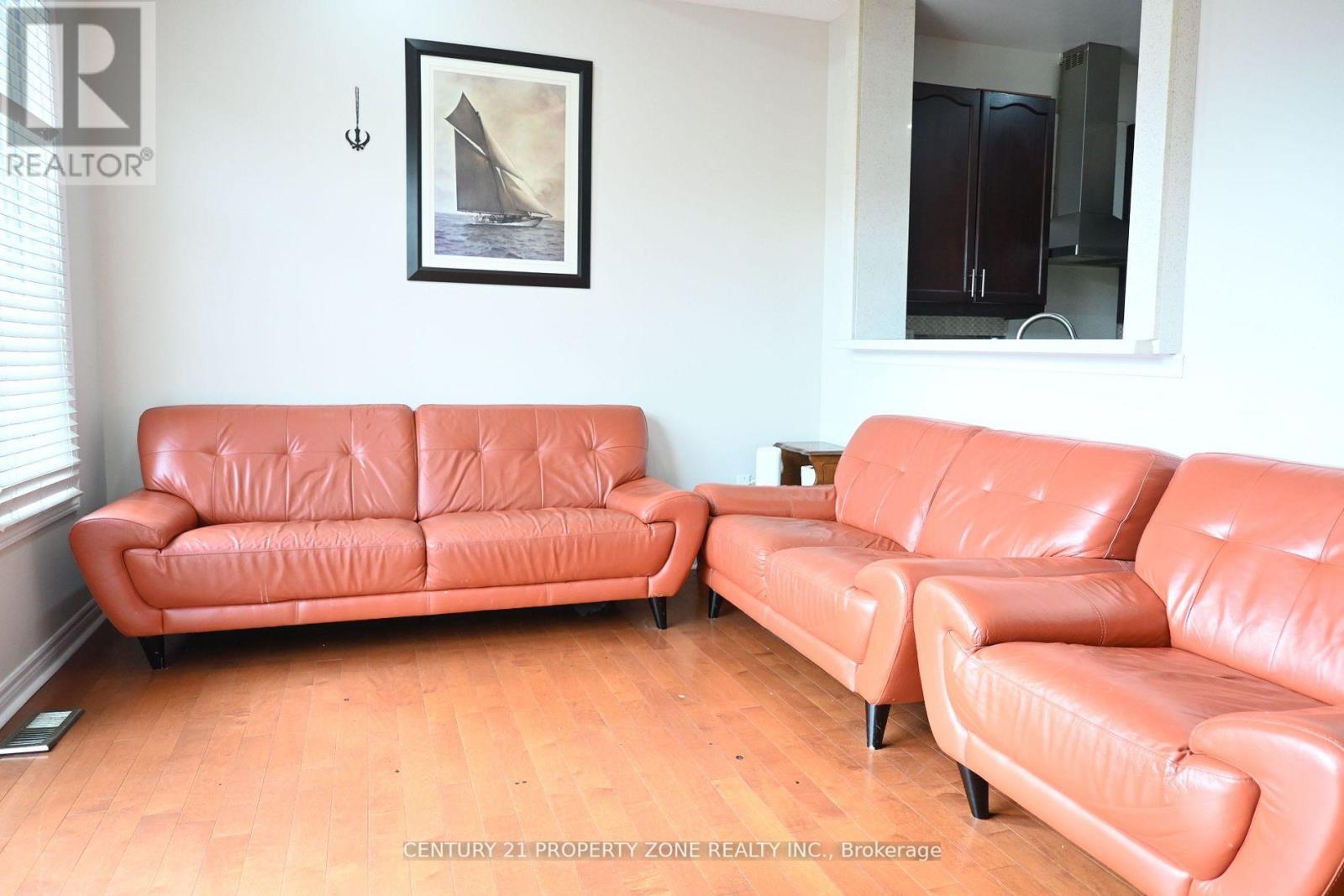 39 Harbourtown Crescent, Brampton, Ontario  L6V 4P4 - Photo 7 - W13160718
