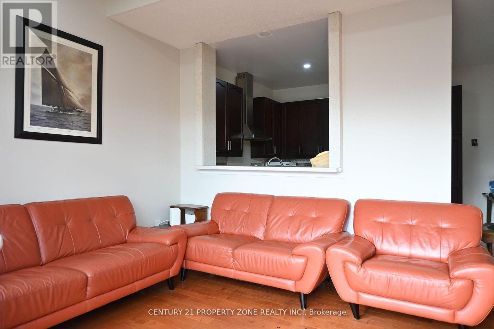 39 Harbourtown Crescent, Brampton, Ontario  L6V 4P4 - Photo 9 - W13160718
