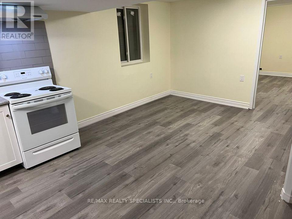 10 Sandmere Avenue, Brampton, Ontario  L6Z 4B4 - Photo 3 - W13160748