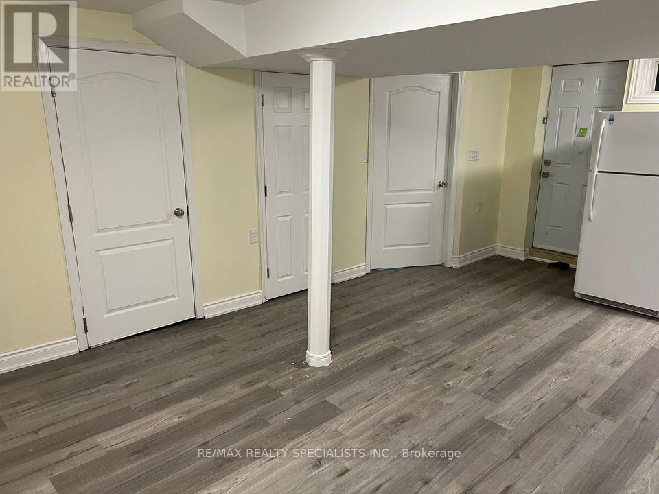10 Sandmere Avenue, Brampton, Ontario  L6Z 4B4 - Photo 4 - W13160748