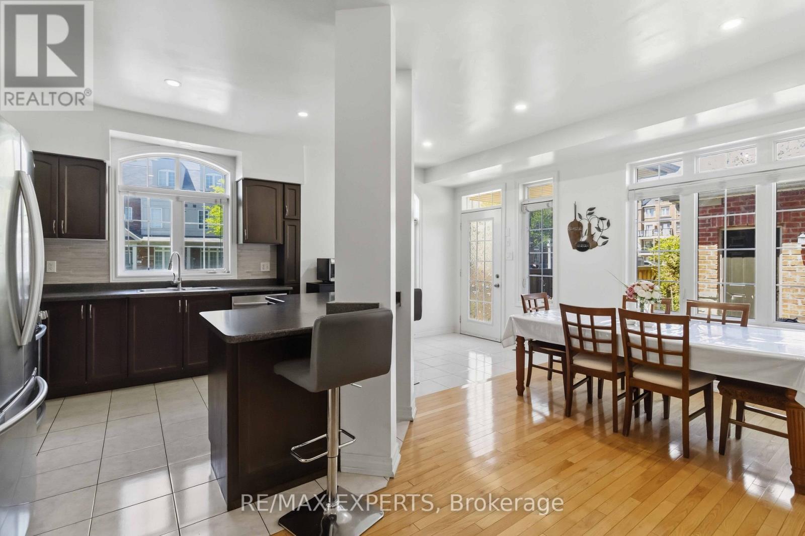 245 Isaac Devins Boulevard, Toronto, Ontario  M9M 0B6 - Photo 10 - W13160792