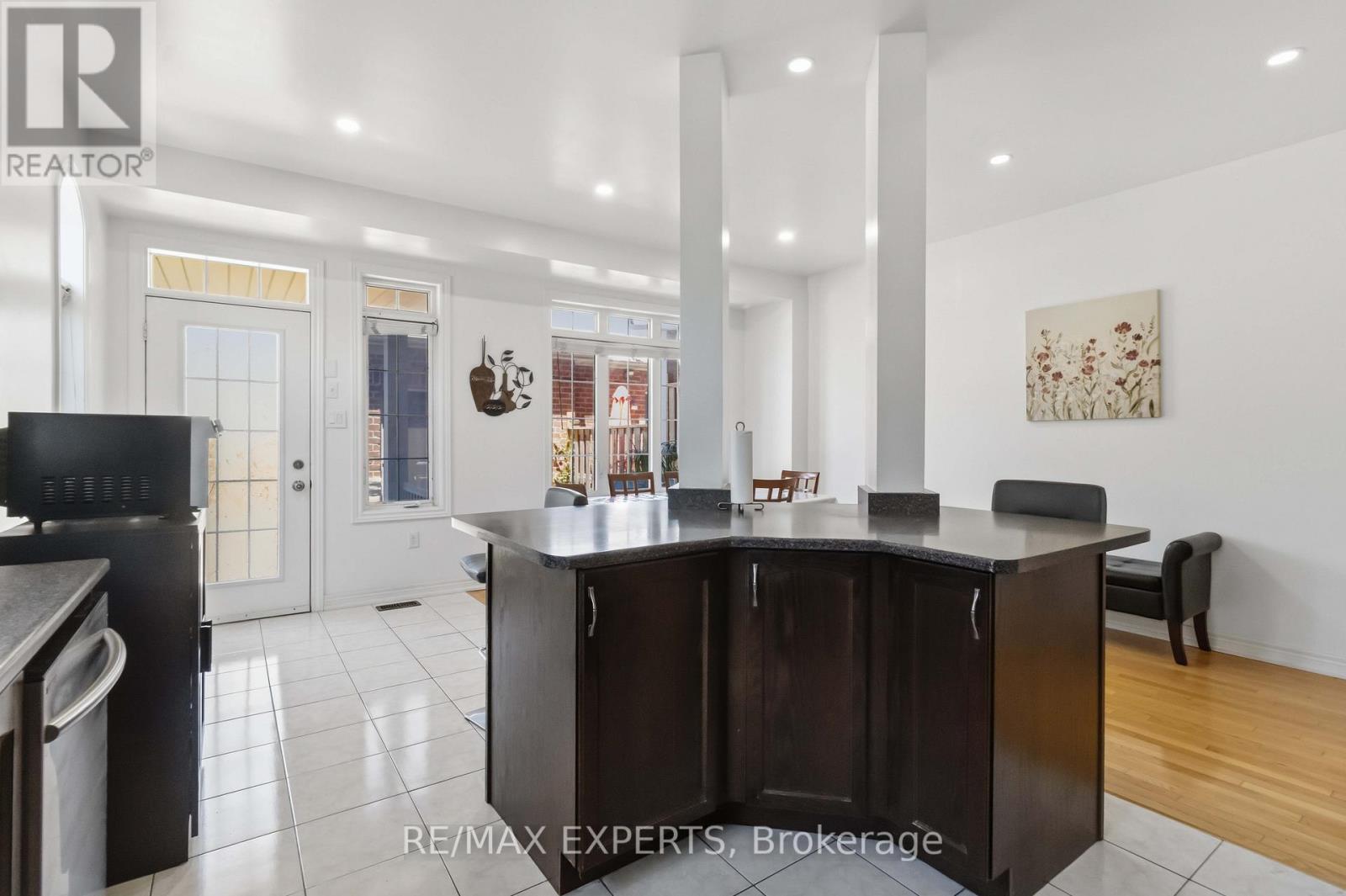 245 Isaac Devins Boulevard, Toronto, Ontario  M9M 0B6 - Photo 14 - W13160792