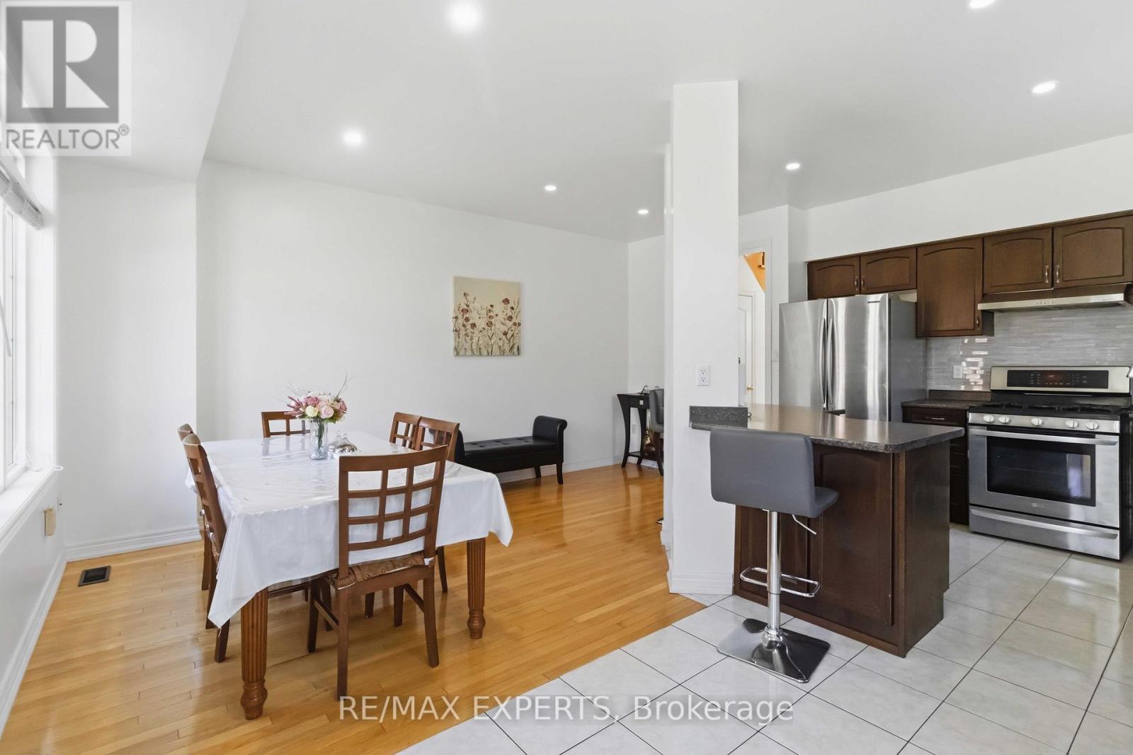 245 Isaac Devins Boulevard, Toronto, Ontario  M9M 0B6 - Photo 15 - W13160792
