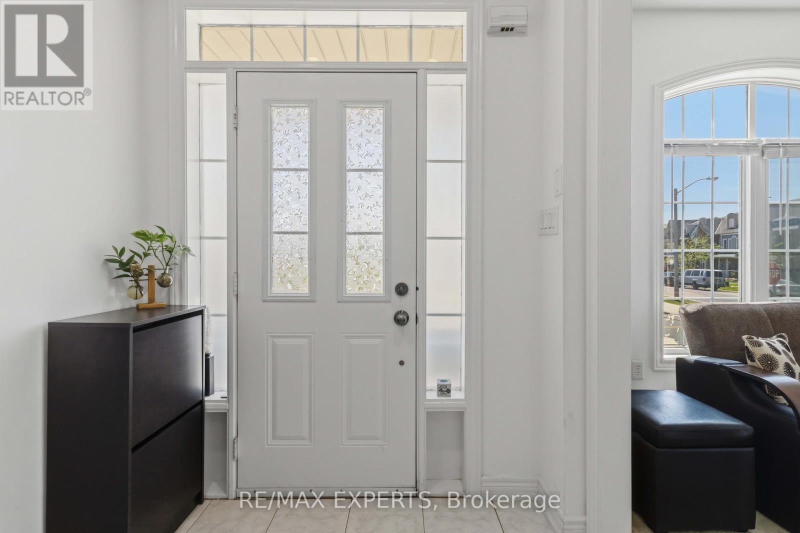 245 Isaac Devins Boulevard, Toronto, Ontario  M9M 0B6 - Photo 4 - W13160792
