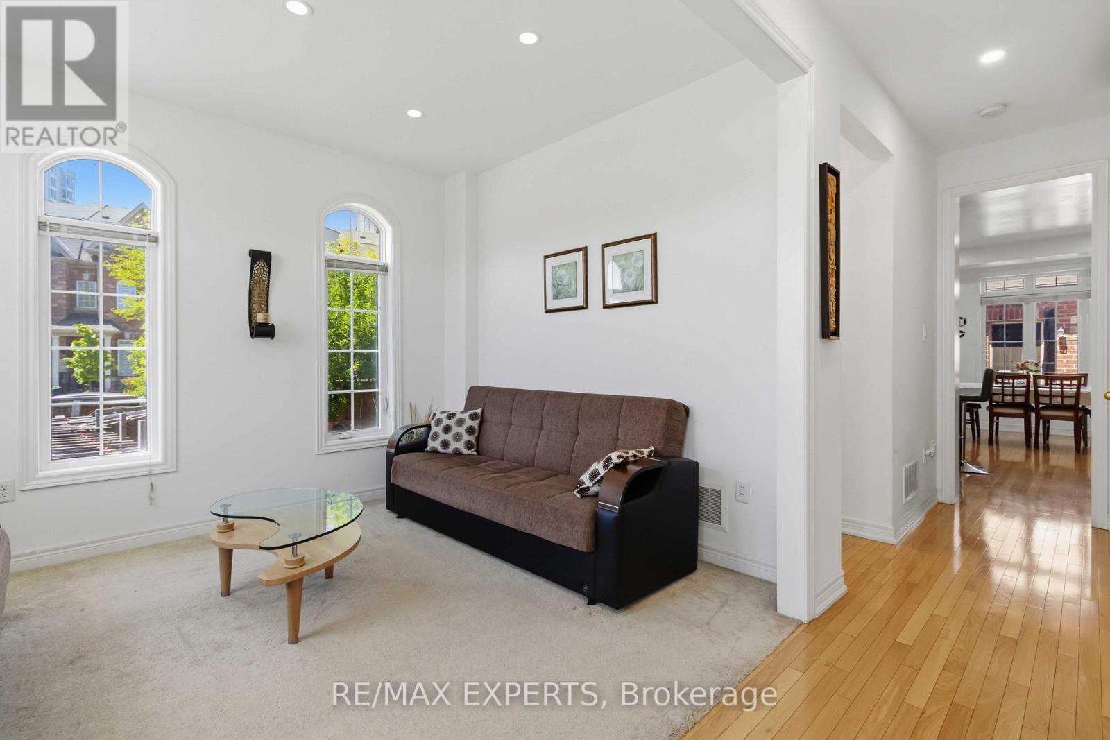 245 Isaac Devins Boulevard, Toronto, Ontario  M9M 0B6 - Photo 5 - W13160792