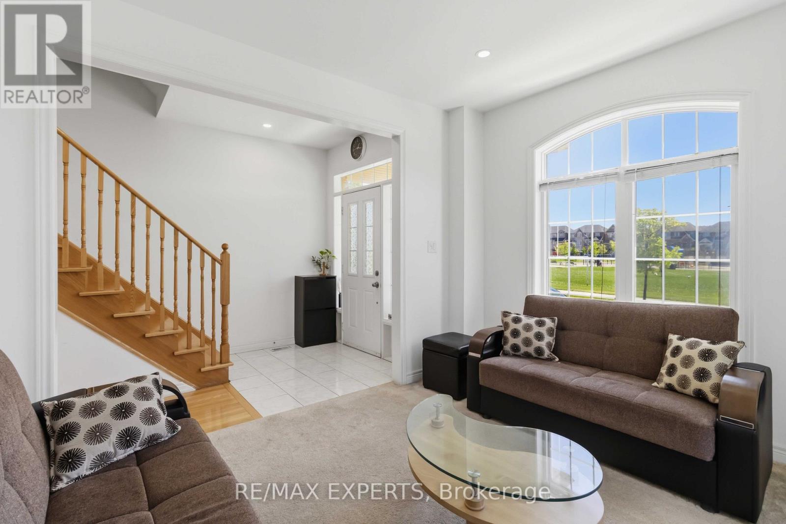245 Isaac Devins Boulevard, Toronto, Ontario  M9M 0B6 - Photo 8 - W13160792