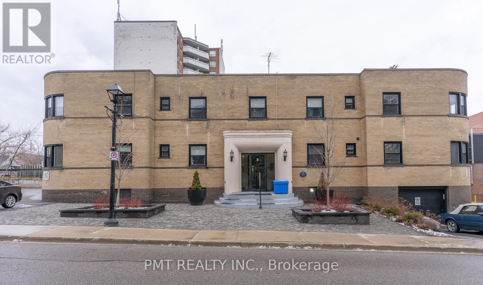 4 - 8 WELLINGTON STREET W