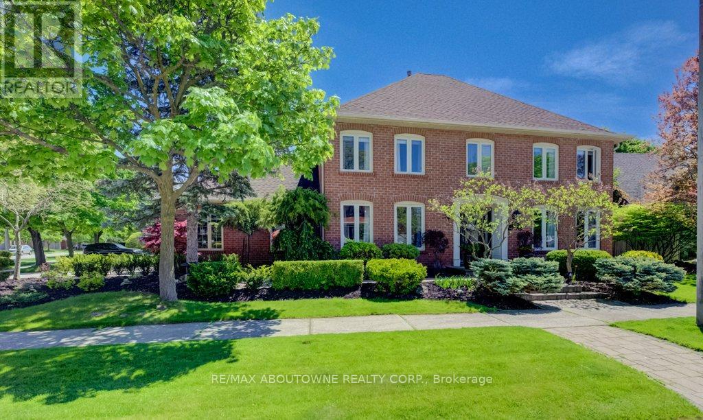 1300 OLD BRIDLE PATH, Oakville, Ontario