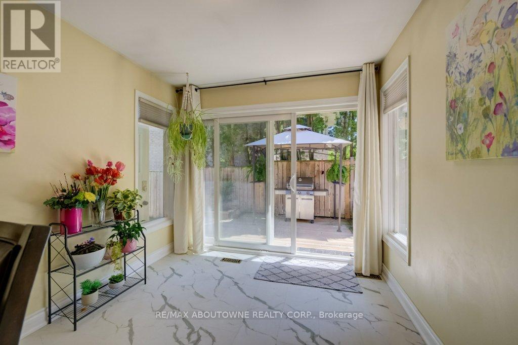 1300 Old Bridle Path, Oakville, Ontario  L6M 1A4 - Photo 10 - W13160870