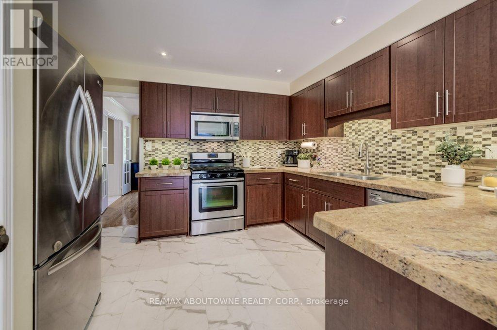 1300 Old Bridle Path, Oakville, Ontario  L6M 1A4 - Photo 11 - W13160870