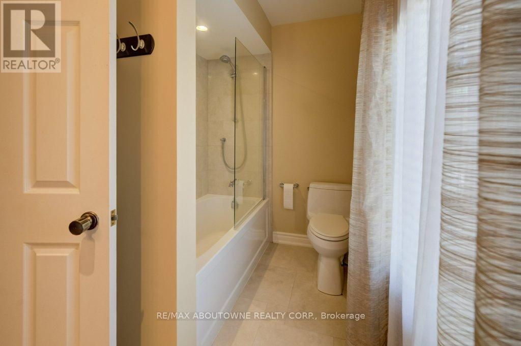 1300 Old Bridle Path, Oakville, Ontario  L6M 1A4 - Photo 25 - W13160870