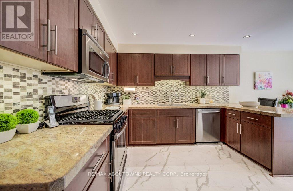 1300 Old Bridle Path, Oakville, Ontario  L6M 1A4 - Photo 3 - W13160870