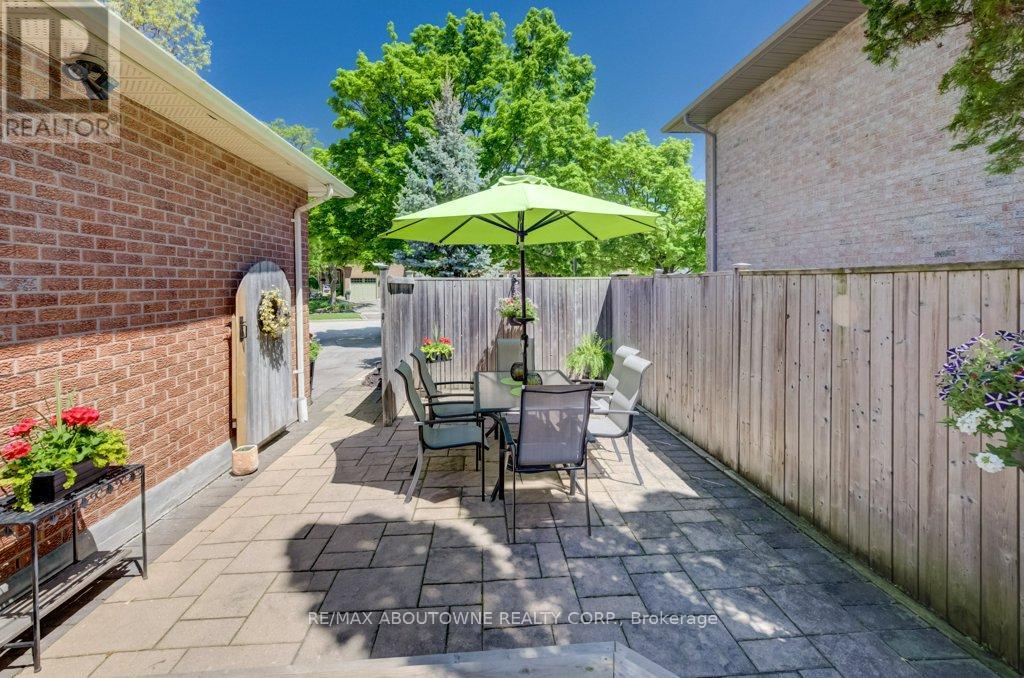 1300 Old Bridle Path, Oakville, Ontario  L6M 1A4 - Photo 33 - W13160870